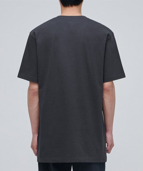 MUSINSA STANDARD（ムシンサスタンダード）の「レイヤードクルーネックTシャツ_ロング丈 [ダークグレー]（Tシャツ/カットソー・メンズ・その他・MEDIUM/LARGE/X-SMALL/SMALL）」の4枚目の写真