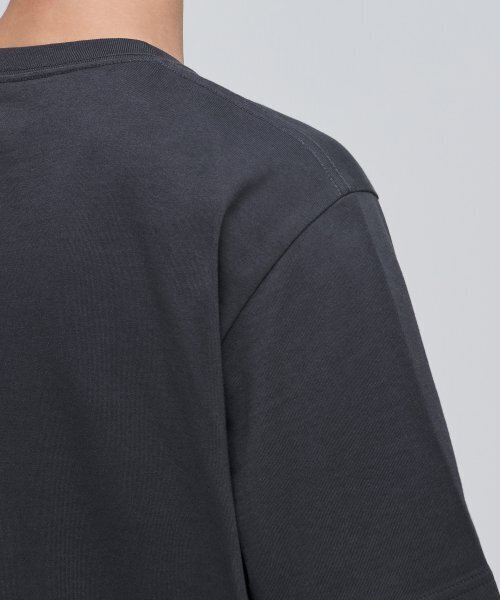 MUSINSA STANDARD（ムシンサスタンダード）の「レイヤードクルーネックTシャツ_ロング丈 [ダークグレー]（Tシャツ/カットソー・メンズ・その他・MEDIUM/LARGE/X-SMALL/SMALL）」の7枚目の写真