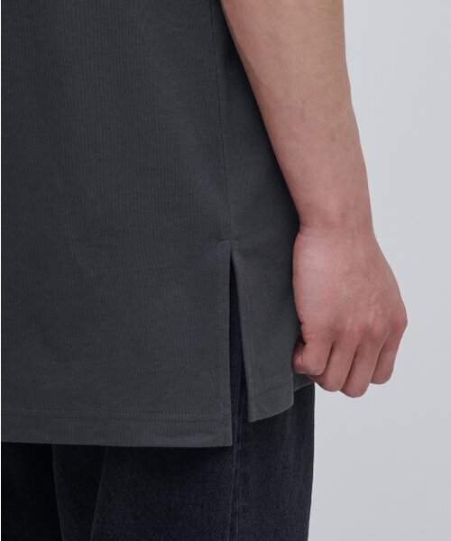 MUSINSA STANDARD（ムシンサスタンダード）の「レイヤードクルーネックTシャツ_ロング丈 [ダークグレー]（Tシャツ/カットソー・メンズ・その他・MEDIUM/LARGE/X-SMALL/SMALL）」の8枚目の写真