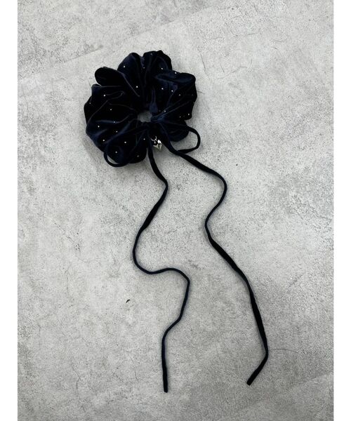 EMODA（エモダ）の「スタッズシュシュ（シュシュ・レディース・ブラック/ネイビー/ブラウン・FREE）」の4枚目の写真