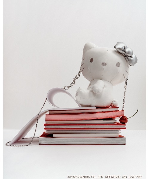 FURFUR(ファーファー)の「【WEB・一部店舗限定カラー】HELLO KITTYぬいぐるみショルダー(ショルダーバッグ・レディース・チャコールグレー/ブラック/サックスブルー/ホワイト/ピンク・F)」の6枚目の写真