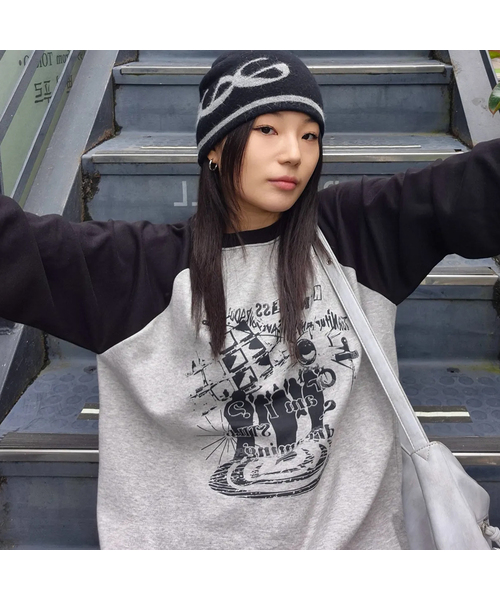 ACOVER（オコボ）の「ドリーミングレグランオーバーサイズロングスリーブ5カラー（Tシャツ/カットソー・レディース・ライトグレー/ブラック/グレー/オートミール/チャコール・FREE）」の4枚目の写真