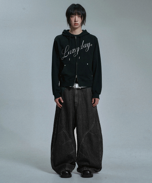 MOO(エムオーオー)の「カーブドラインダートバルーンデニムパンツ - ブラック(デニムパンツ・メンズ・ブラック・MEDIUM/LARGE)」の2枚目の写真