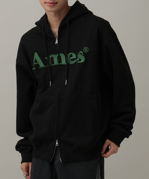 AMESWORLDWIDE(アメスワールドワイド)の「【UNISEX】AMES WORLDWIDE /ベーシックロゴジップフーディー(パーカー・レディース・ブラック/グレー/クリーム/チャコール/ネイビー・SMALL/MEDIUM/LARGE)」の2枚目の写真