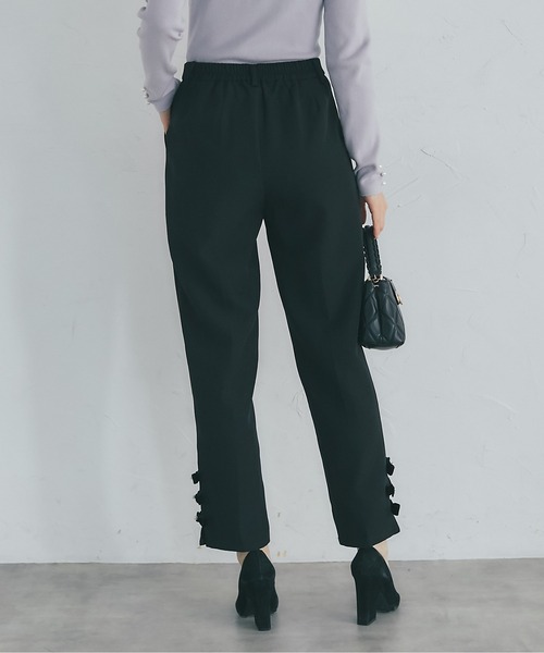 tocco closet（トッコ　クローゼット）の「裾パール＆ベロアリボン付きテーパードパンツ（デニムパンツ・レディース・ブラック/ブルー・M）」の5枚目の写真