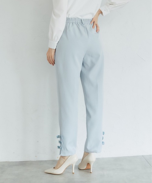 tocco closet（トッコ　クローゼット）の「裾パール＆ベロアリボン付きテーパードパンツ（デニムパンツ・レディース・ブラック/ブルー・M）」の14枚目の写真