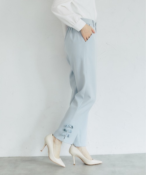 tocco closet（トッコ　クローゼット）の「裾パール＆ベロアリボン付きテーパードパンツ（デニムパンツ・レディース・ブラック/ブルー・M）」の13枚目の写真