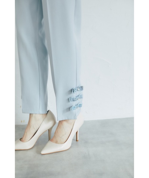 tocco closet（トッコ　クローゼット）の「裾パール＆ベロアリボン付きテーパードパンツ（デニムパンツ・レディース・ブラック/ブルー・M）」の12枚目の写真