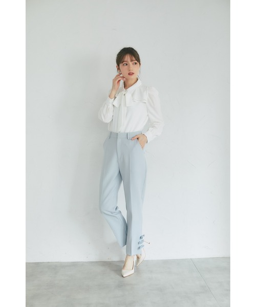 tocco closet（トッコ　クローゼット）の「裾パール＆ベロアリボン付きテーパードパンツ（デニムパンツ・レディース・ブラック/ブルー・M）」の7枚目の写真