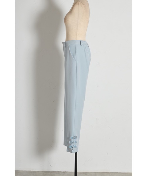 tocco closet（トッコ　クローゼット）の「裾パール＆ベロアリボン付きテーパードパンツ（デニムパンツ・レディース・ブラック/ブルー・M）」の19枚目の写真