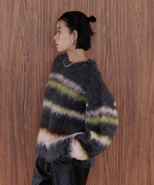 BAYFLOW（ベイフロー）の「ロングヘアーボーダーニット（ニット/セーター・レディース・チャコール/オフホワイト・FREE）」の2枚目の写真