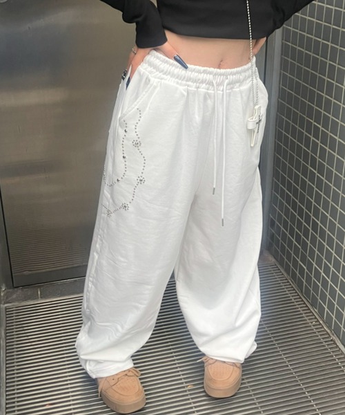 .KOM(ドットコム)の「A'GEM/9 × .kom 『.KOM/ドットケーオーエム』Sparkle Line Sweat Pants/ストーンチェーンスウェットパンツ(スウェットパンツ・レディース・アイボリー/ブラック・FREE)」の13枚目の写真
