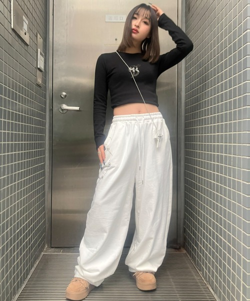 .KOM(ドットコム)の「A'GEM/9 × .kom 『.KOM/ドットケーオーエム』Sparkle Line Sweat Pants/ストーンチェーンスウェットパンツ(スウェットパンツ・レディース・アイボリー/ブラック・FREE)」の17枚目の写真