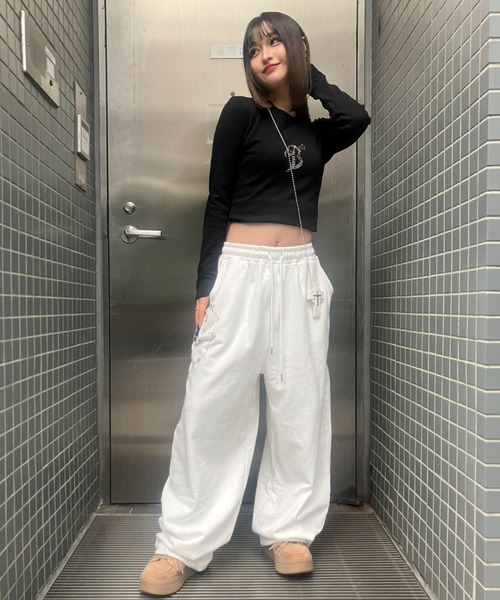 .KOM(ドットコム)の「A'GEM/9 × .kom 『.KOM/ドットケーオーエム』Sparkle Line Sweat Pants/ストーンチェーンスウェットパンツ(スウェットパンツ・レディース・アイボリー/ブラック・FREE)」の19枚目の写真