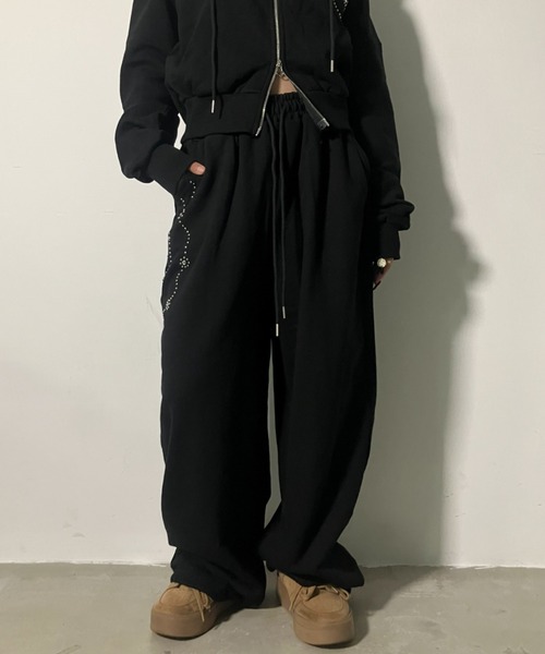 .KOM(ドットコム)の「A'GEM/9 × .kom 『.KOM/ドットケーオーエム』Sparkle Line Sweat Pants/ストーンチェーンスウェットパンツ(スウェットパンツ・レディース・アイボリー/ブラック・FREE)」の5枚目の写真