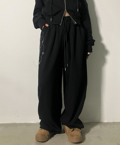 .KOM(ドットコム)の「A'GEM/9 × .kom 『.KOM/ドットケーオーエム』Sparkle Line Sweat Pants/ストーンチェーンスウェットパンツ(スウェットパンツ・レディース・アイボリー/ブラック・FREE)」の6枚目の写真