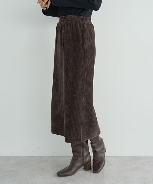 YECCA VECCA（イェッカヴェッカ）の「コーデュロイナロースカート（スカート・レディース・チャコールグレー/アイボリー/ブラウン・FREE）」の4枚目の写真