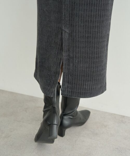 YECCA VECCA（イェッカヴェッカ）の「コーデュロイナロースカート（スカート・レディース・チャコールグレー/アイボリー/ブラウン・FREE）」の16枚目の写真