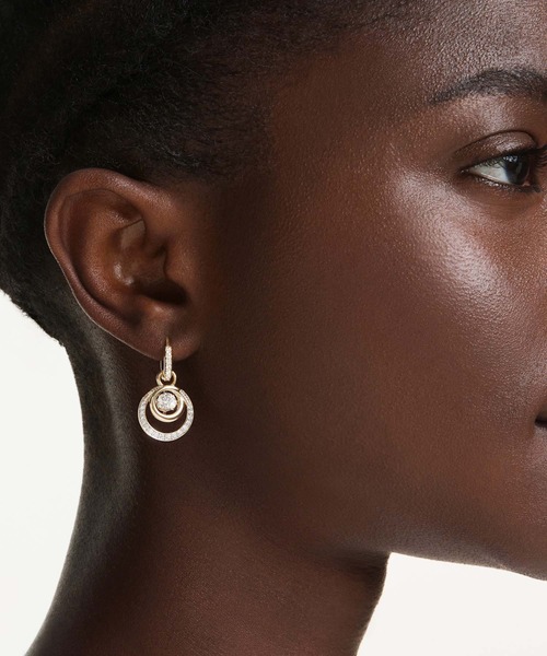 SWAROVSKI(スワロフスキー)の「【公式】【スワロフスキー】Hyperbola ドロップピアス, ラウンドカット, ホワイト, ゴールドトーン・プレーティング(ピアス(両耳用)・レディース・ホワイト・ONE SIZE)」の2枚目の写真