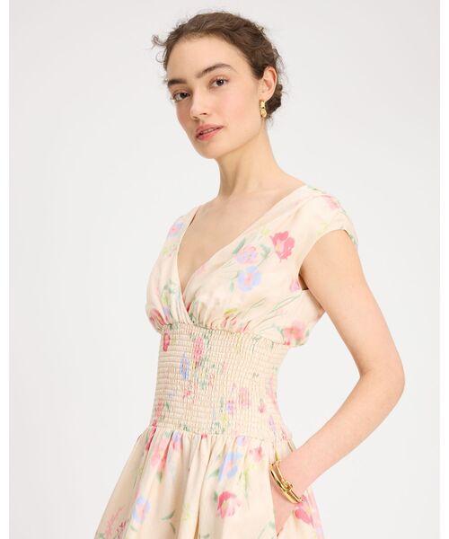 kate spade new york(ケイトスペード ニューヨーク)の「ウィムジカル ガーデン スモックド ミディ ドレス(ワンピース・レディース・ベージュ・MEDIUM/SMALL/X-SMALL)」の2枚目の写真