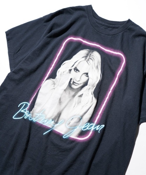 THRIFTY LOOK(スリフティールック)の「THRIFTY LOOK スリフティルック / 'BRITNEY SPEARS'TEE ブリトニースピアーズ(Tシャツ/カットソー・メンズ・ブラック/ブラック系1・LARGE/X-LARGE/MEDIUM)」の4枚目の写真