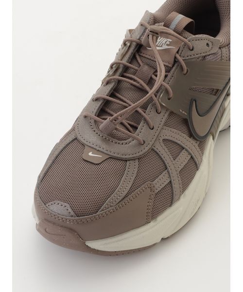 NIKE(ナイキ)の「【NIKE】V2K RUN(スニーカー・レディース・ブラウン・24.5/23.5/25.5/25/24/23)」の6枚目の写真