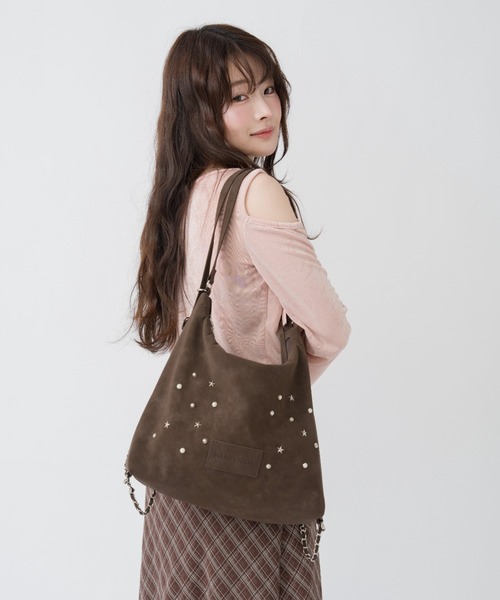 mellowneon（メロウネオン）の「3wayスウェードライクスタッズバッグ/リュック/ナップサック/ショルダーバッグ（ショルダーバッグ・レディース・ベージュ/ブラウン・FREE）」の4枚目の写真