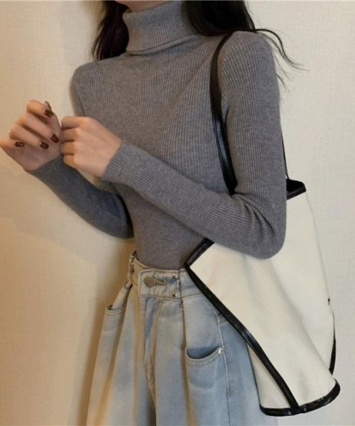 AMELY(エミリー)の「リブタートルネックニットトップス(ニット/セーター・レディース・レッド/ブラウン/グリーン/グレー/ベージュ/アイボリー/ブラック・L/M/フリー)」の3枚目の写真