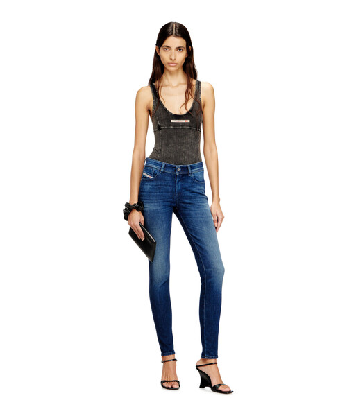 DIESEL（ディーゼル）の「ウィメンズ デニムパンツ 2017 SLANDY L.32（デニムパンツ・レディース・インディゴブルー・23inch/26inch/25inch/28inch/27inch/29inch）」の3枚目の写真