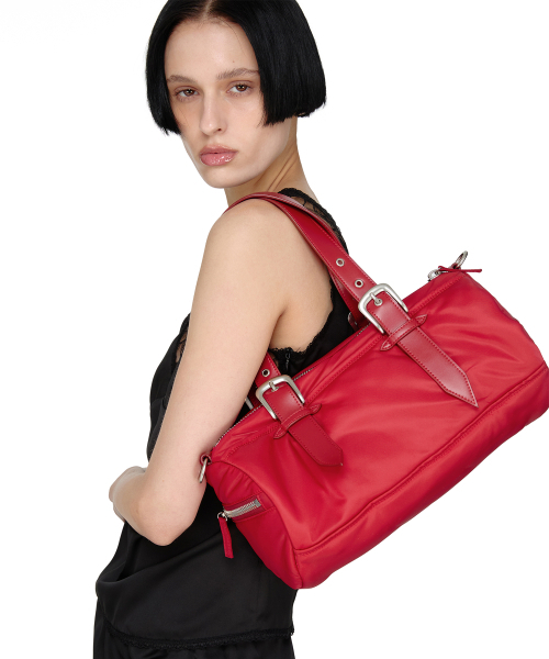 SUNBURNPROJECT(サンバーンプロジェクト)の「Padded Symbol Travel Bag, RED(メッセンジャーバッグ・レディース・その他・FREE)」の1枚目の写真