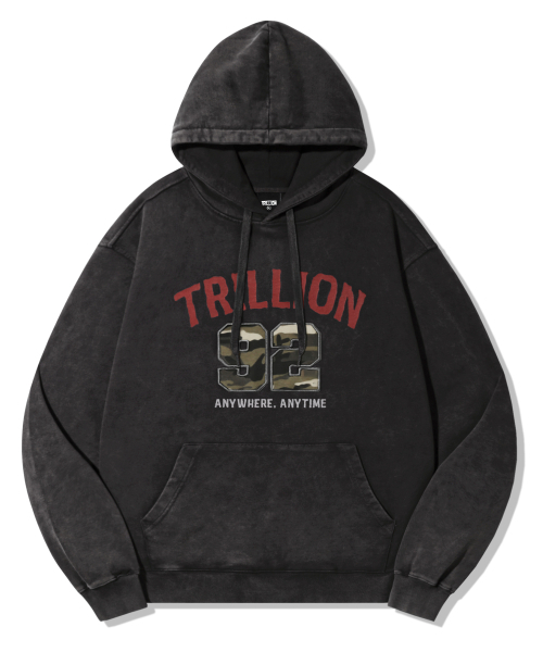 TRILLION(トリリオン)の「カモアプリケグラフィックオーバーサイズフードパーカー_ピグメントチャコール(パーカー・レディース・その他・M/L/XL)」の4枚目の写真