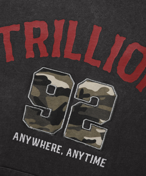 TRILLION(トリリオン)の「カモアプリケグラフィックオーバーサイズフードパーカー_ピグメントチャコール(パーカー・レディース・その他・M/L/XL)」の7枚目の写真