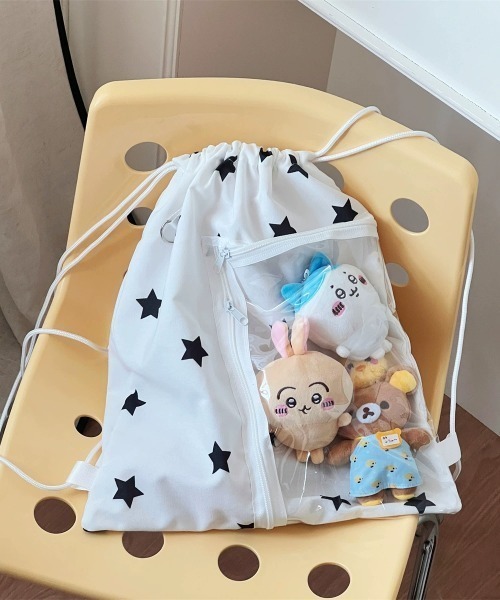 Teem Store(チームストア)の「【大容量】【A4サイズ対応】【推し活】【ユニセックス】クリアポケット付き 韓国風星柄ナップサック Y2K ぬい活(バックパック/リュック・レディース・ブラック/ホワイト・F)」の13枚目の写真