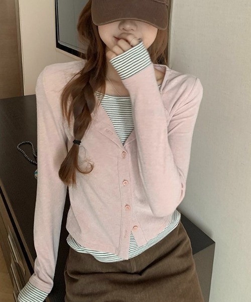 LADY LIKE(レディライク)の「【春夏新作】ボーダーレイヤード風フロントボタントップス(Tシャツ/カットソー・レディース・ブラック/ピンク・M)」の1枚目の写真