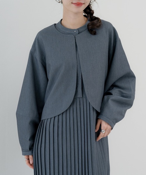 refinedworks(リファインドワークス)の「【refinedworks】セットアップ 対応◎ ランタン袖ジャケット(ノーカラージャケット・レディース・チャコールグレー/ブラック・FREE)」の1枚目の写真