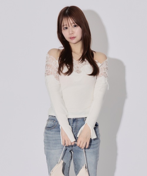 ALLuRing ChaRm(アリュリングチャーム)の「Off-the-shoulder Layered Lace Tops / オフショルダーレイヤードレーストップス(シャツ/ブラウス・レディース・ホワイト/ブラック・FREE)」の1枚目の写真