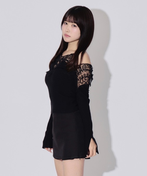 ALLuRing ChaRm(アリュリングチャーム)の「Off-the-shoulder Layered Lace Tops / オフショルダーレイヤードレーストップス(シャツ/ブラウス・レディース・ホワイト/ブラック・FREE)」の2枚目の写真