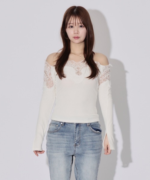 ALLuRing ChaRm(アリュリングチャーム)の「Off-the-shoulder Layered Lace Tops / オフショルダーレイヤードレーストップス(シャツ/ブラウス・レディース・ホワイト/ブラック・FREE)」の4枚目の写真
