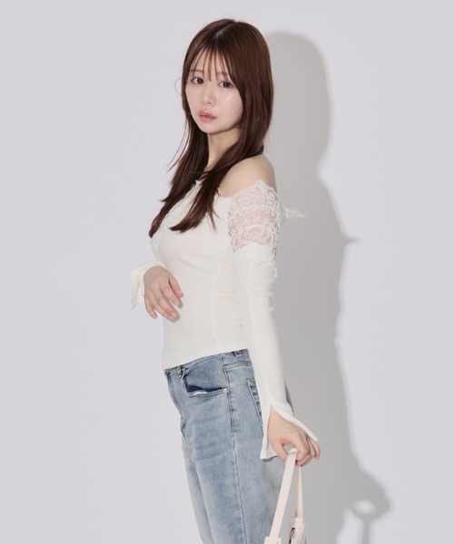 ALLuRing ChaRm(アリュリングチャーム)の「Off-the-shoulder Layered Lace Tops / オフショルダーレイヤードレーストップス(シャツ/ブラウス・レディース・ホワイト/ブラック・FREE)」の6枚目の写真