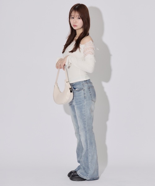 ALLuRing ChaRm(アリュリングチャーム)の「Off-the-shoulder Layered Lace Tops / オフショルダーレイヤードレーストップス(シャツ/ブラウス・レディース・ホワイト/ブラック・FREE)」の11枚目の写真