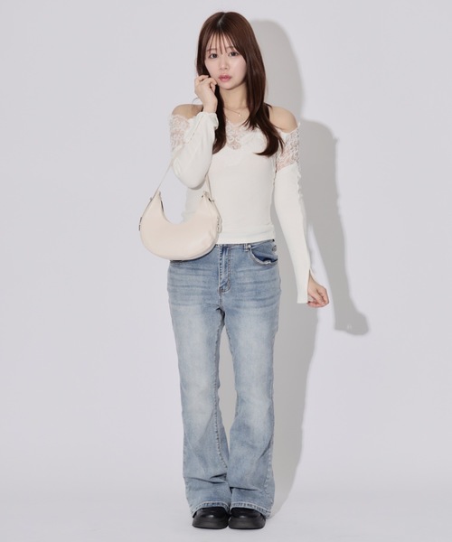 ALLuRing ChaRm(アリュリングチャーム)の「Off-the-shoulder Layered Lace Tops / オフショルダーレイヤードレーストップス(シャツ/ブラウス・レディース・ホワイト/ブラック・FREE)」の9枚目の写真