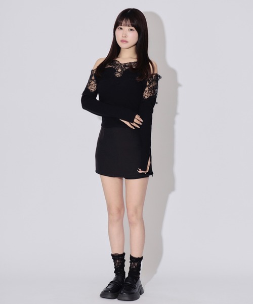 ALLuRing ChaRm(アリュリングチャーム)の「Off-the-shoulder Layered Lace Tops / オフショルダーレイヤードレーストップス(シャツ/ブラウス・レディース・ホワイト/ブラック・FREE)」の17枚目の写真