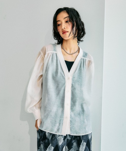 LEPSIM（レプシィム）の「シアーリブシャツカーディガン　639514（シャツ/ブラウス・レディース・チャコールグレー/ナチュラル/レッド/ベージュ/ブラック・FREE）」の4枚目の写真