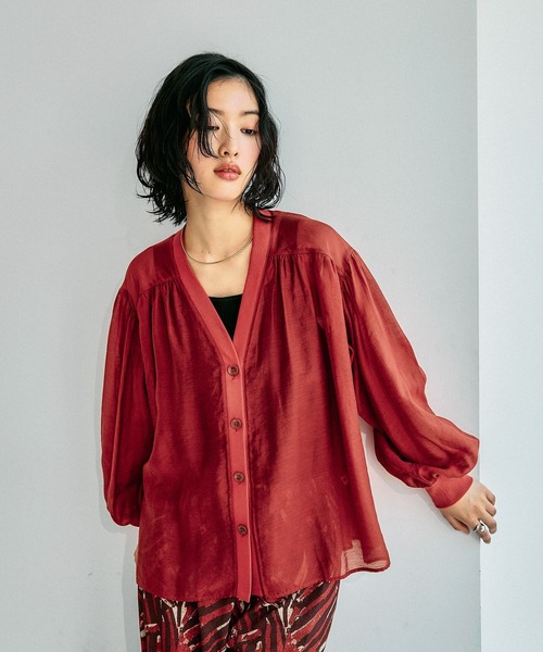 LEPSIM（レプシィム）の「シアーリブシャツカーディガン　639514（シャツ/ブラウス・レディース・チャコールグレー/ナチュラル/レッド/ベージュ/ブラック・FREE）」の5枚目の写真