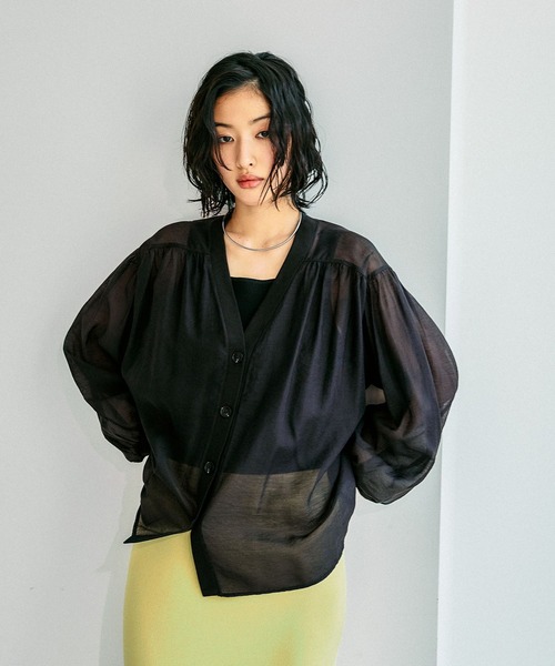 LEPSIM（レプシィム）の「シアーリブシャツカーディガン　639514（シャツ/ブラウス・レディース・チャコールグレー/ナチュラル/レッド/ベージュ/ブラック・FREE）」の2枚目の写真