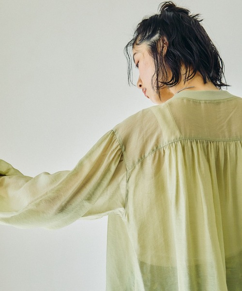 LEPSIM（レプシィム）の「シアーリブシャツカーディガン　639514（シャツ/ブラウス・レディース・チャコールグレー/ナチュラル/レッド/ベージュ/ブラック・FREE）」の17枚目の写真