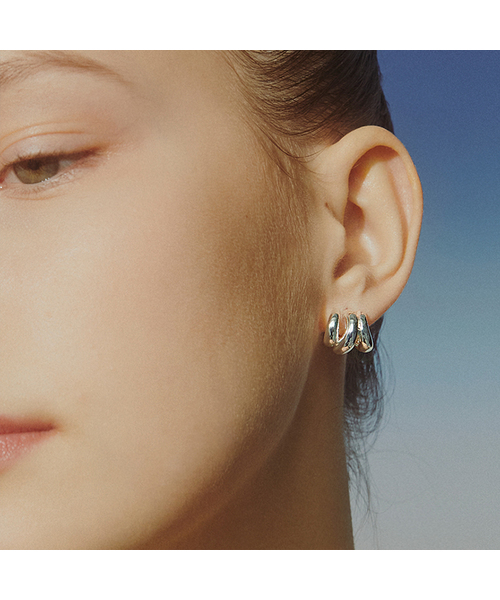 HEI（ヘイ）の「lilies earring（ピアス（両耳用）・レディース・ホワイト/イエローゴールド・FREE）」の2枚目の写真