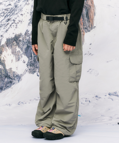 MUSINSA STANDARD KIDS（ムシンサスタンダードキッズ）の「[シティレジャー] NP ワイドベルト付きバンディングカーゴパンツ [リーフベージュ]（スウェットパンツ・レディース・その他・110/130/140/150/160/120）」の3枚目の写真
