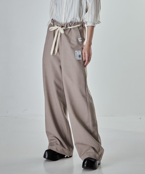 Maison MIHARA YASUHIRO(メゾンミハラヤスヒロ)の「【MIHARA YASUHIRO/ミハラヤスヒロ】WOOLY TEXTURE EASY TROUSERS/ウーリーテクスチャーイージートラウザー(スラックス・レディース・ベージュ/ブラック・36/38)」の2枚目の写真