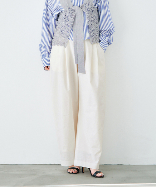 IENA（イエナ）の「ウォッシャブル リネンミックスコクーンスラックス（スラックス・レディース・ブラック/ホワイト/ベージュ系その他・38/36/34）」の2枚目の写真